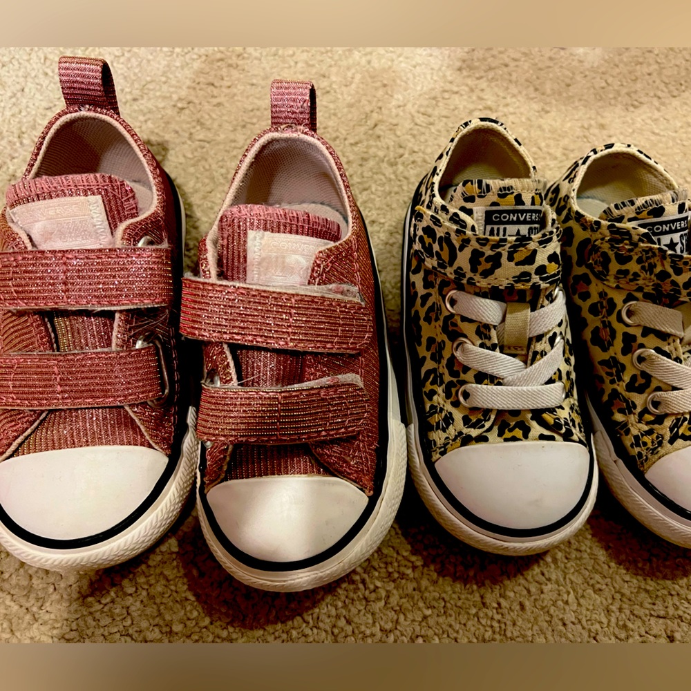 Set of girls Converse